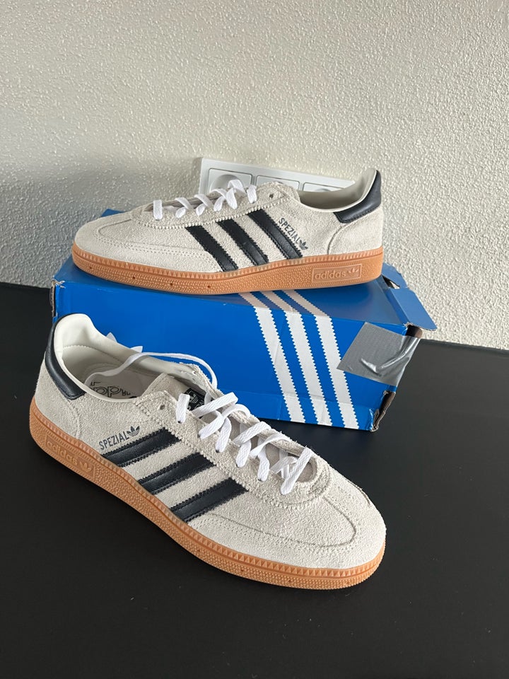 Sneakers, str. 40, Adidas