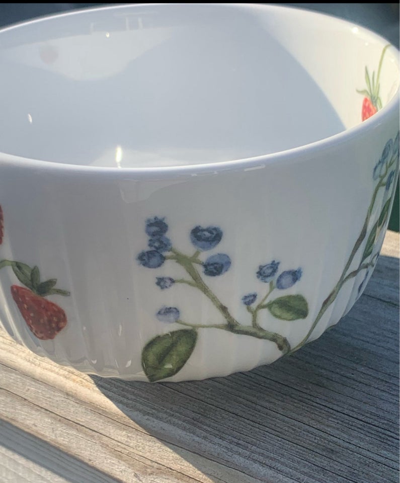 Porcelæn, NY skål med blomster,