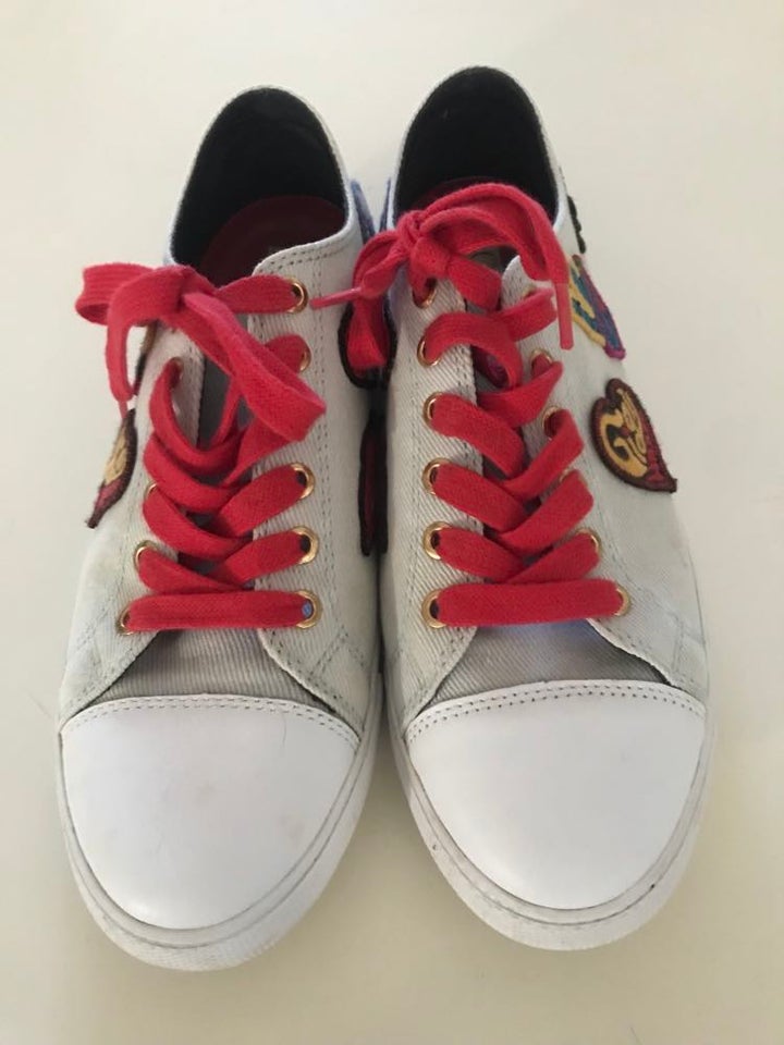 Sneakers, str. 39, Gigi Hadid -