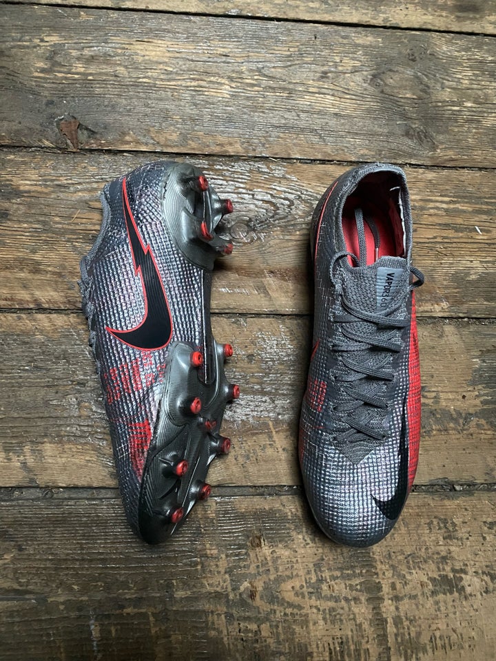 Fodboldstøvler, Nike mercurial