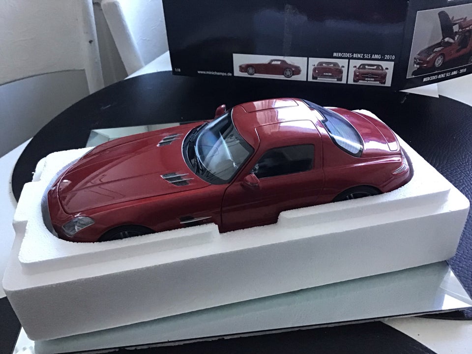 Modelbil, MINICHAMPS MERCEDES SLS