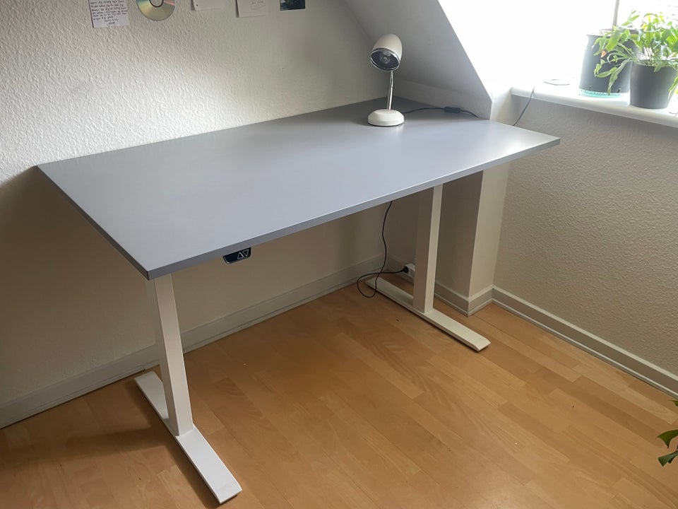 Skrive-/computerbord, Ikea, b: