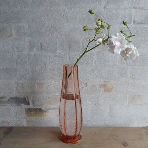 Vase i rosa glas fra 1950&#39; erne