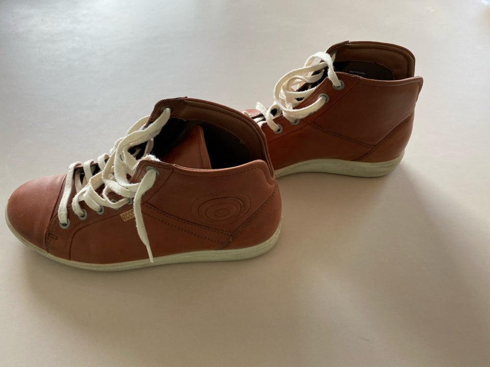 Sneakers, str. 38, Ecco