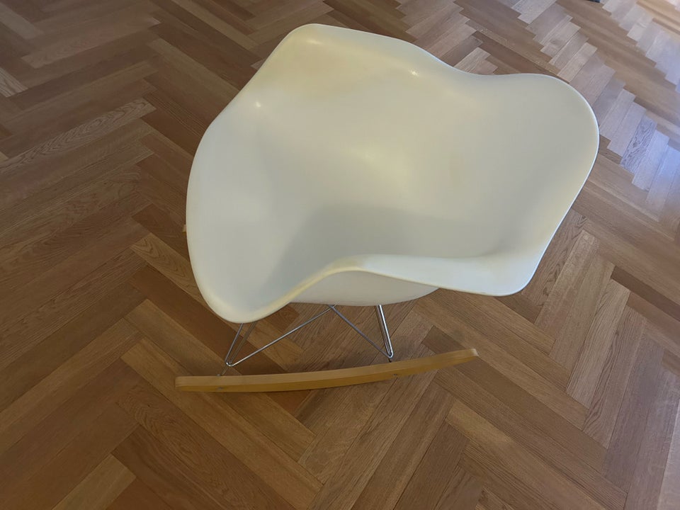 Eames, Gyngestol