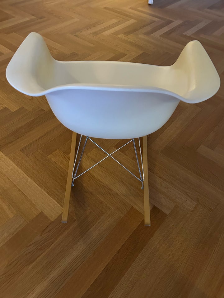 Eames, Gyngestol