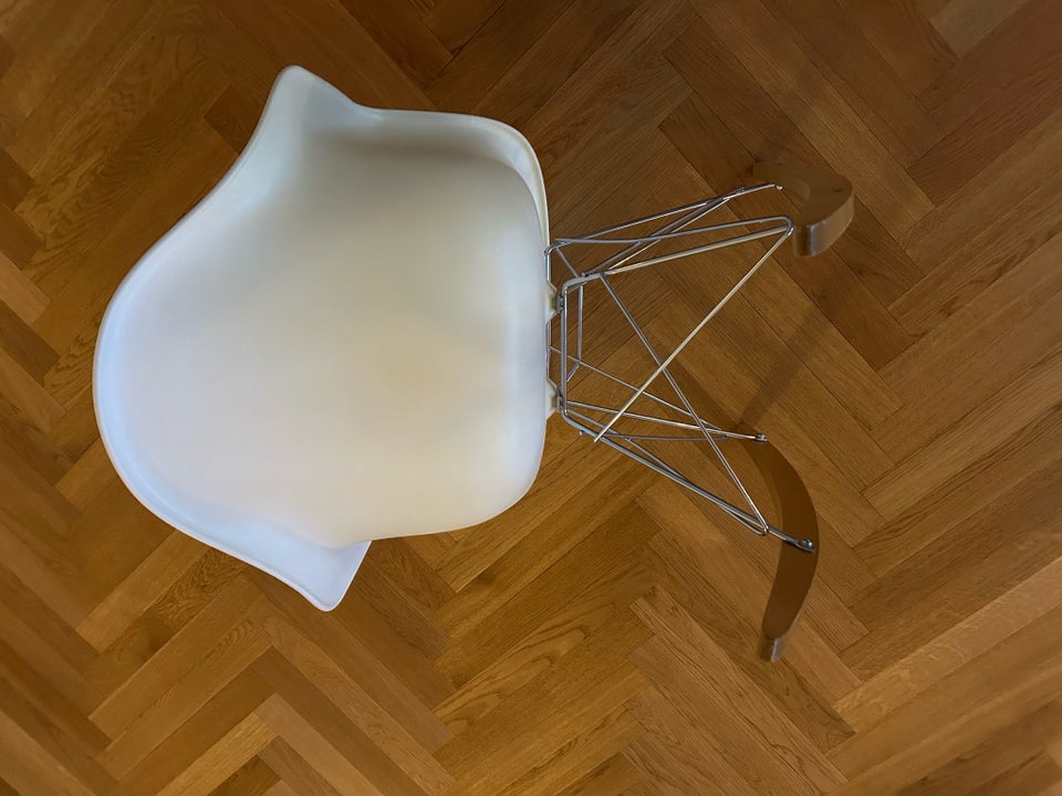 Eames, Gyngestol