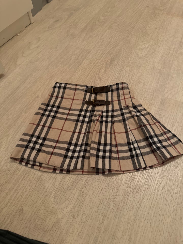 Nederdel, Nederdel, Burberry