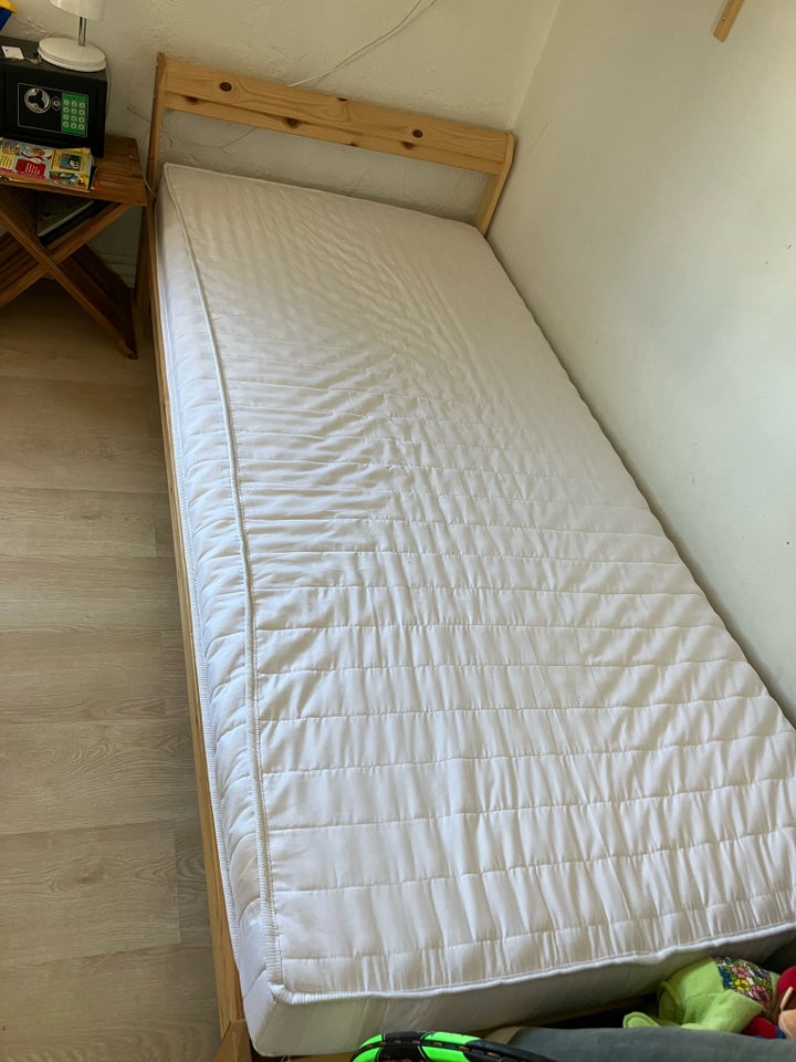 Enkeltseng Ikea b: 90 l: 200