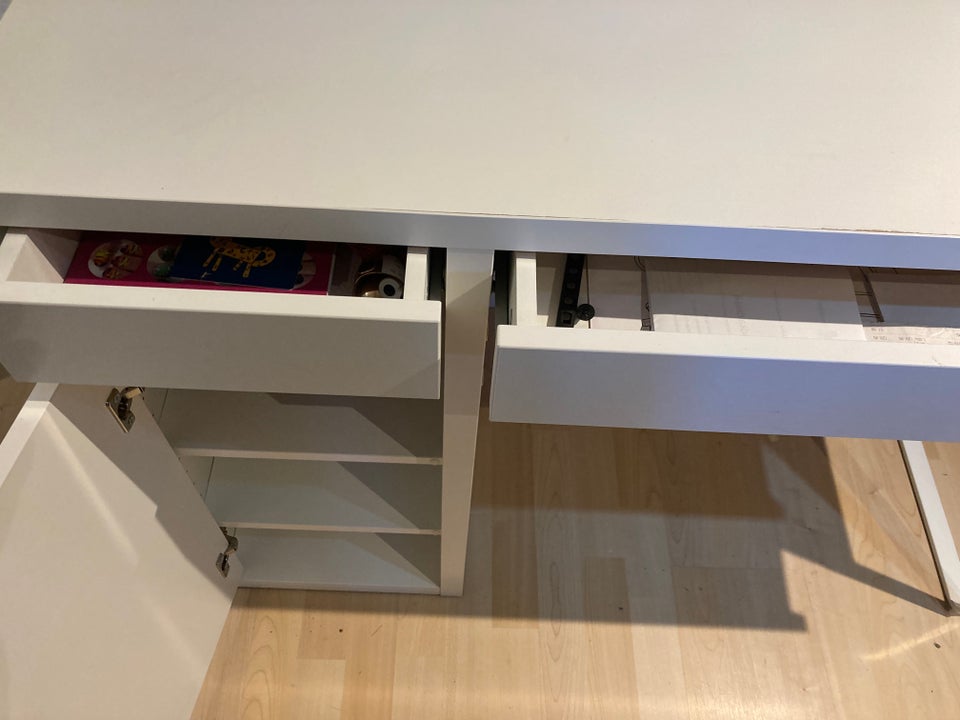 Skrivebord, Ikea Micke, b: 105 d: 50