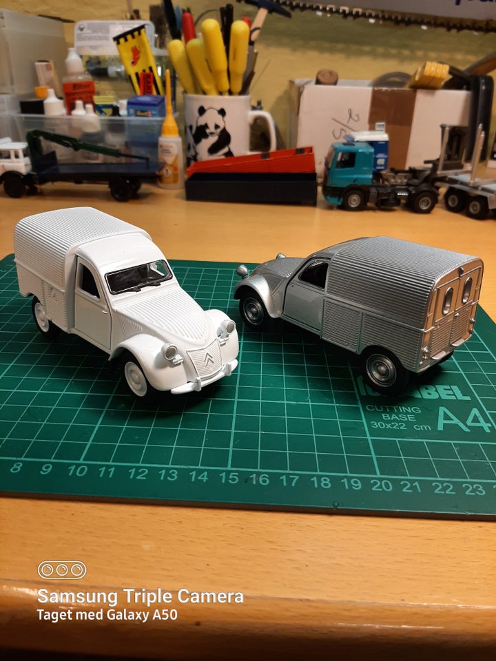 Modelbil, Welly Citroen 2cv van,