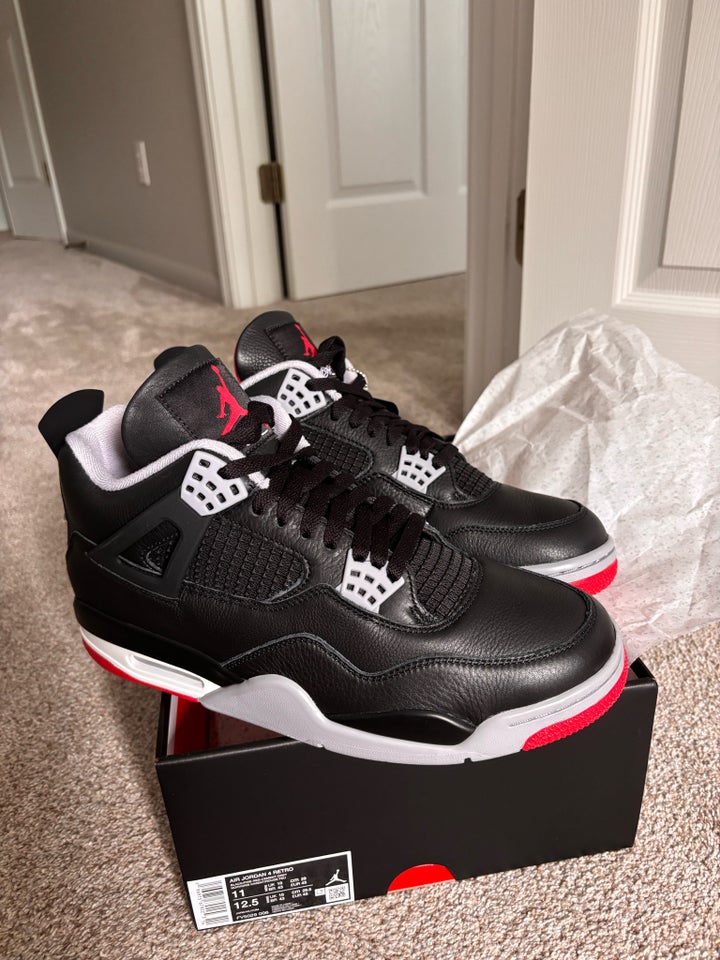 Sneakers Air Jordan 4 Bred