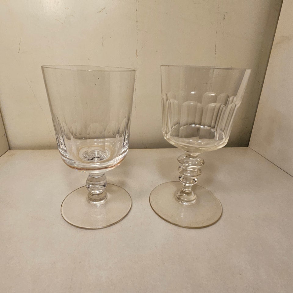 Glas Rødvinsglas 2 forskellige