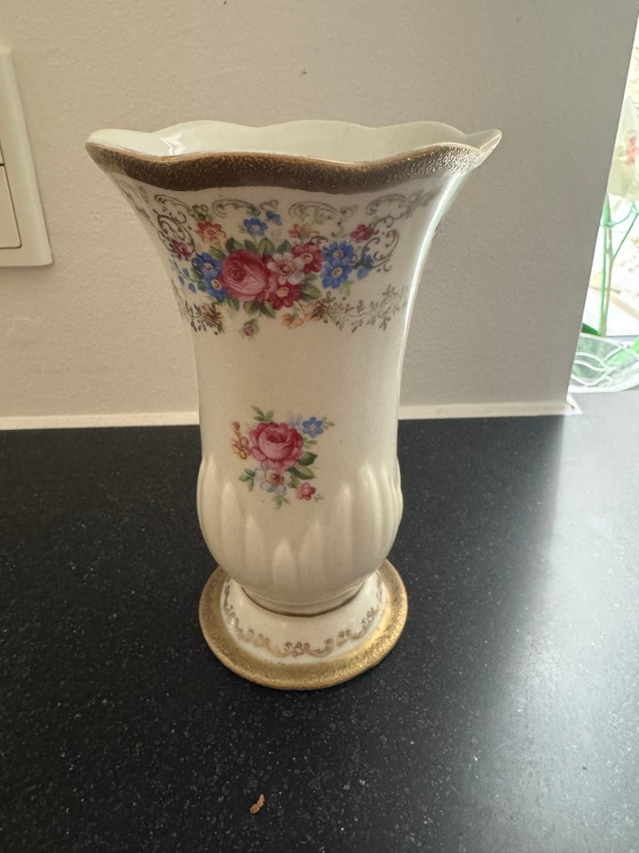 Vase, Porcelæn, 120 år gl.