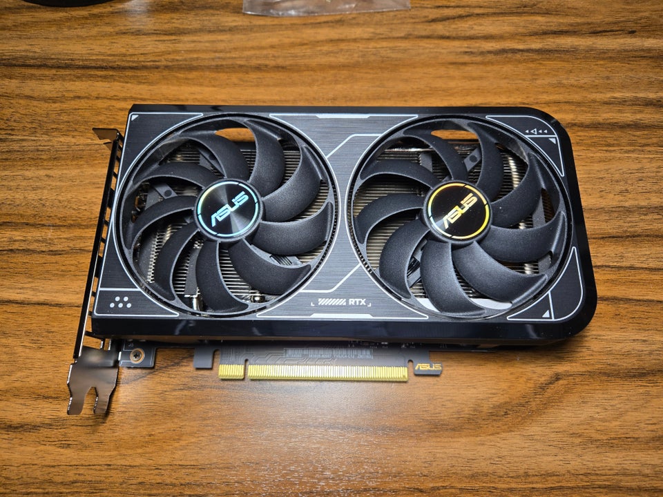 RTX 4060 ASUS, 8 GB RAM, Perfekt