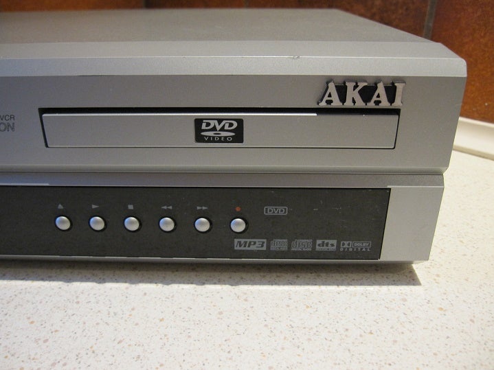 VHS videomaskine, Akai, DV-V606N