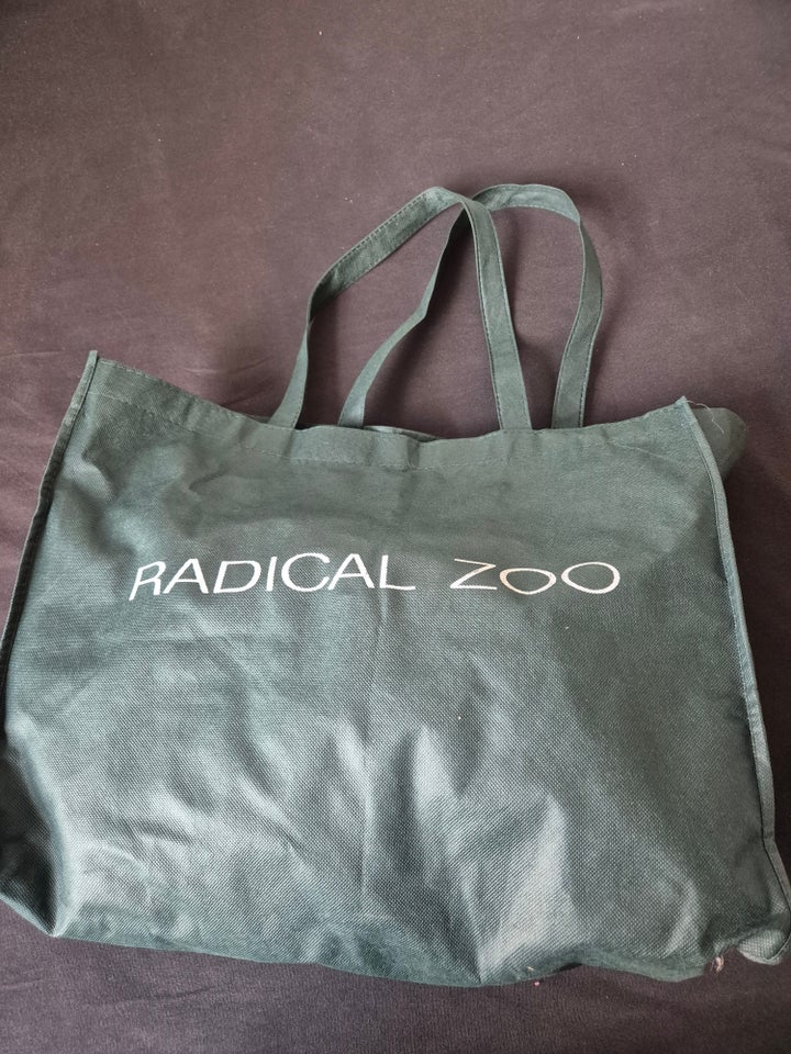 Poncho, Poncho, Radical Zoo