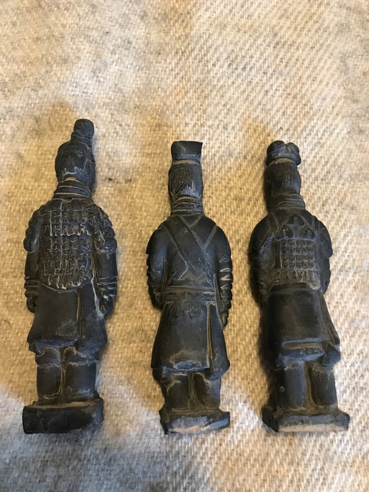 3 figurer Keramik/terracotta