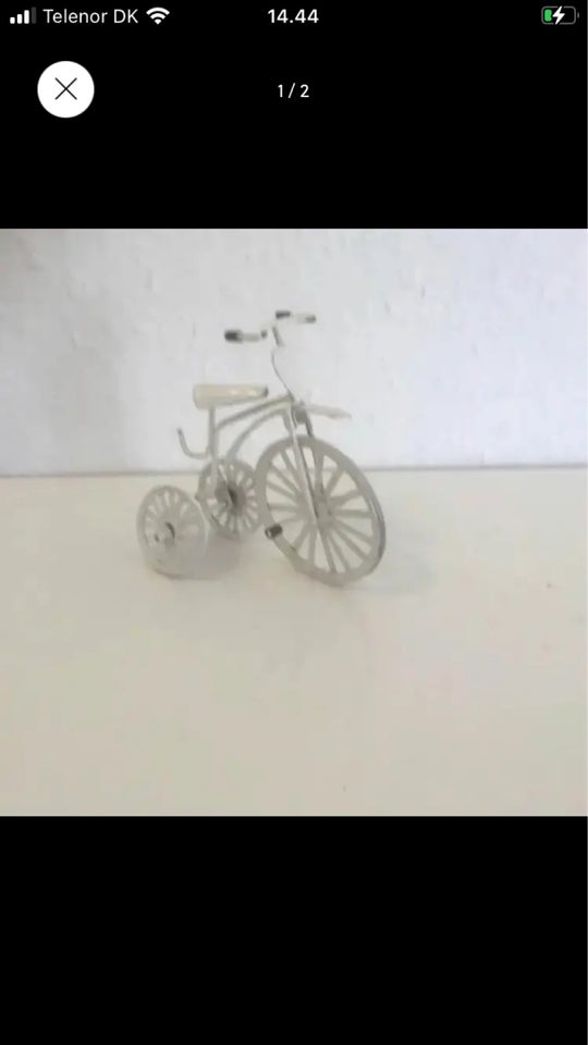 Gl 3-hjulet cykel i hvid fra 80’erne