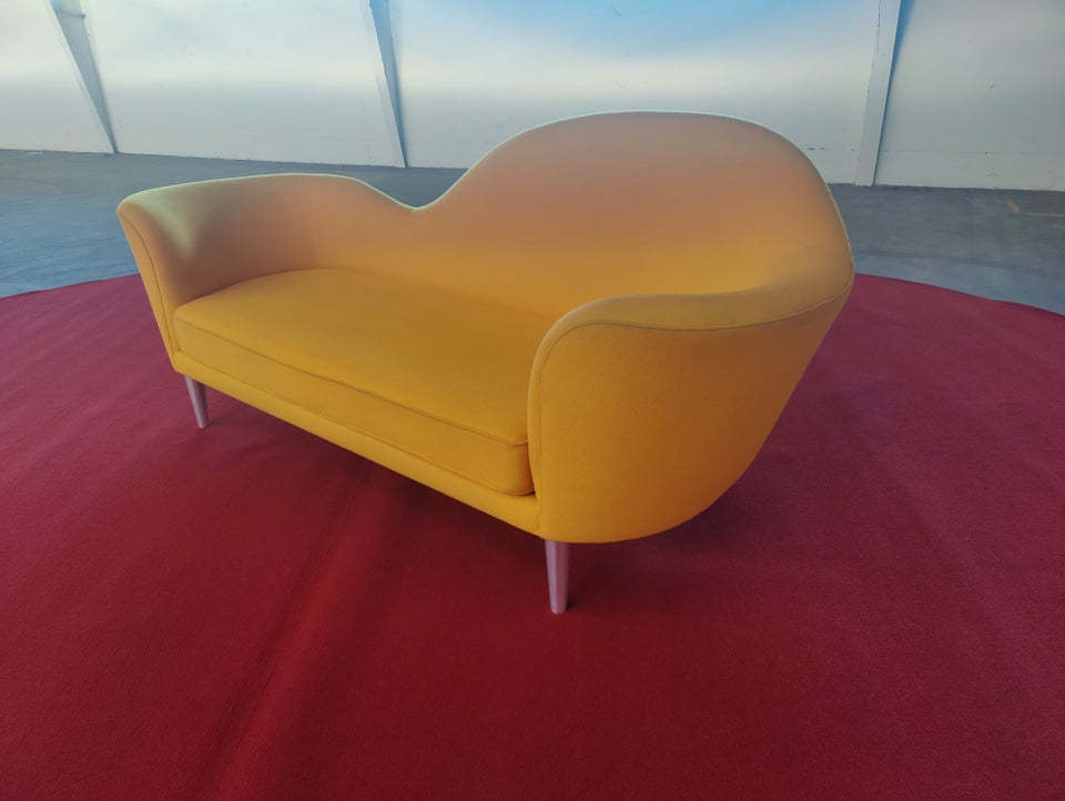 GUBI Grand piano  Sofa