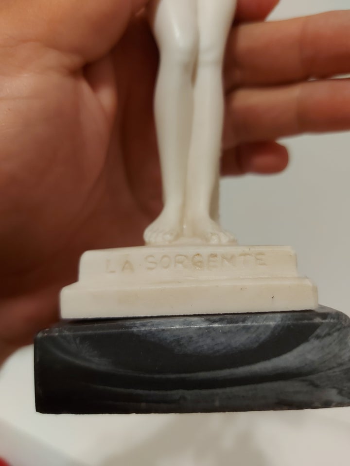 Klassisk Skulptur La Sorgente