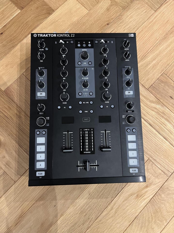 Traktor Kontrol Z2 DJ-mixer,