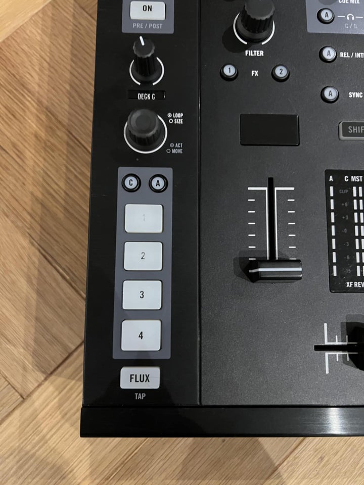 Traktor Kontrol Z2 DJ-mixer,