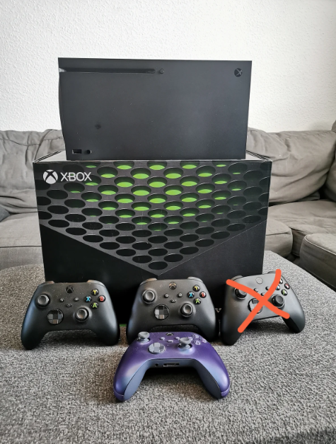 Xbox Series X, 1TB + 3 controllers,