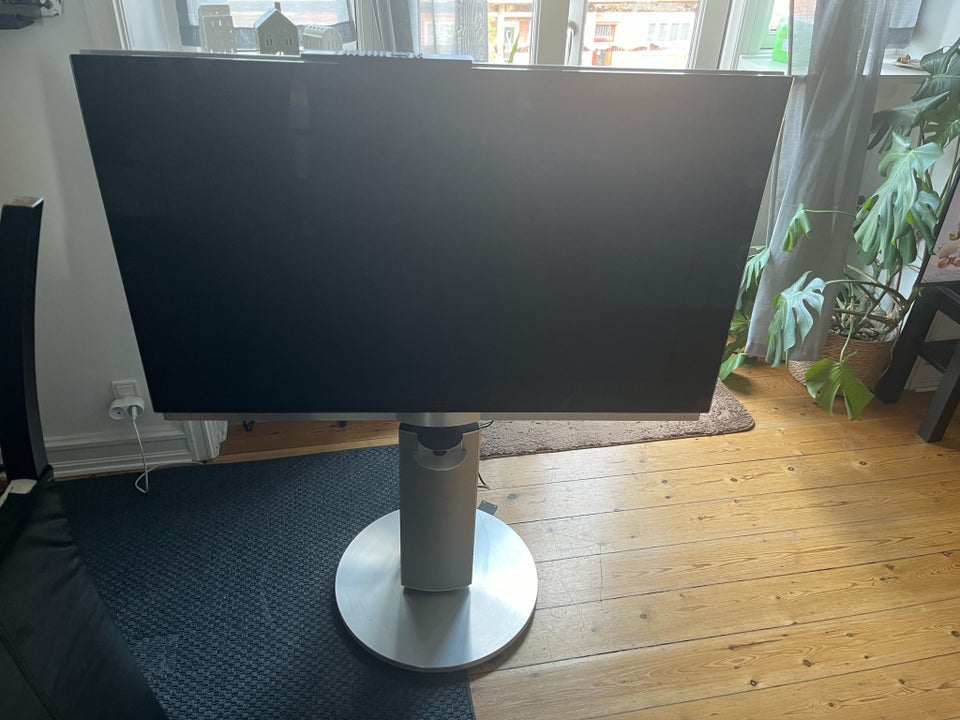 LCD Bang  Olufsen BeoVision 7