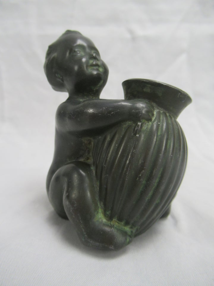 Barn Med Amphora Figur D2096, Just