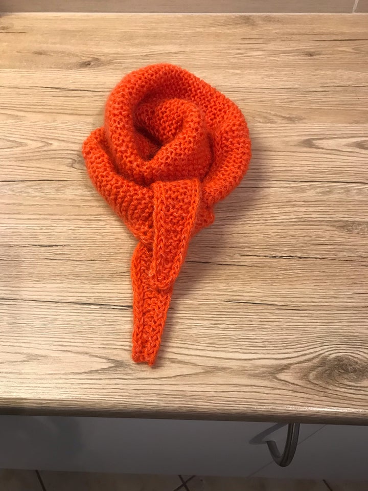 Andet, Sofia Scarf, str. 32