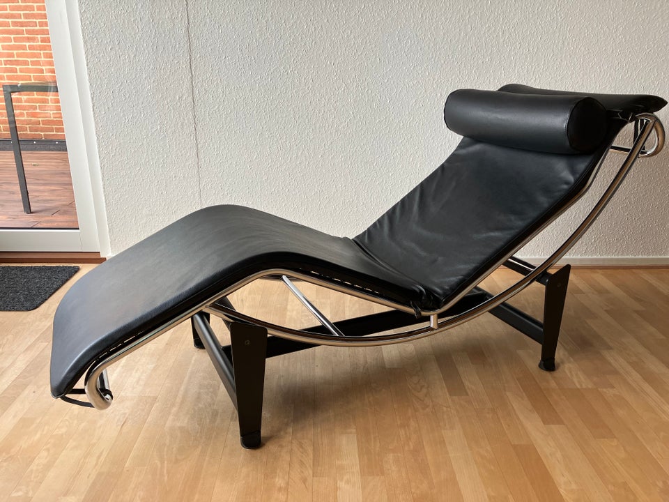 Chaise Lounge