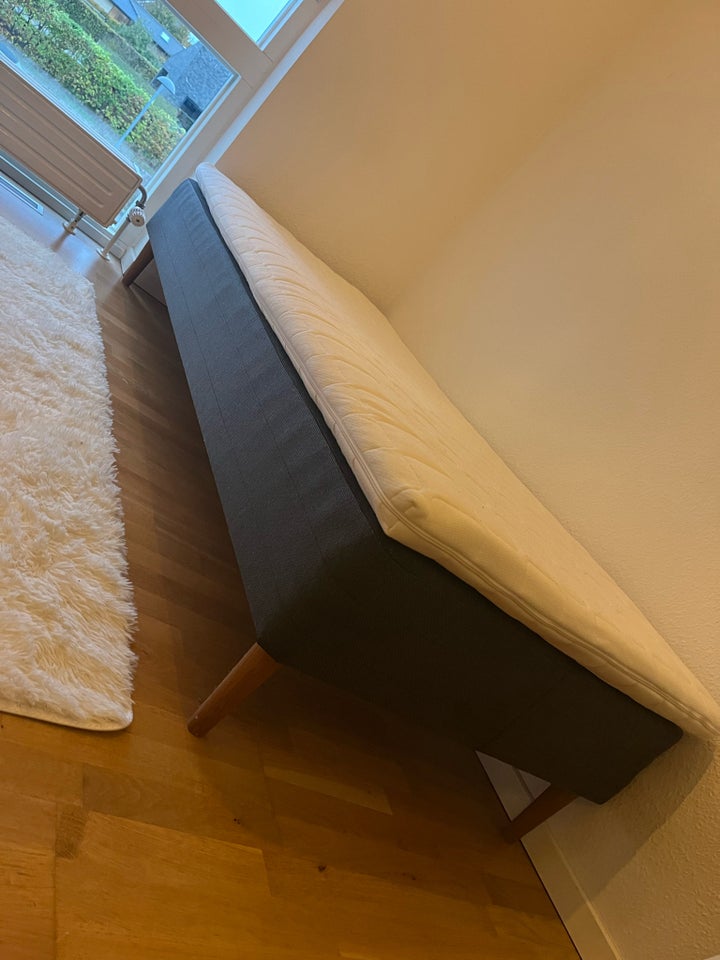 Enkeltseng, Ikea, b: 90 l: 200 h: 45