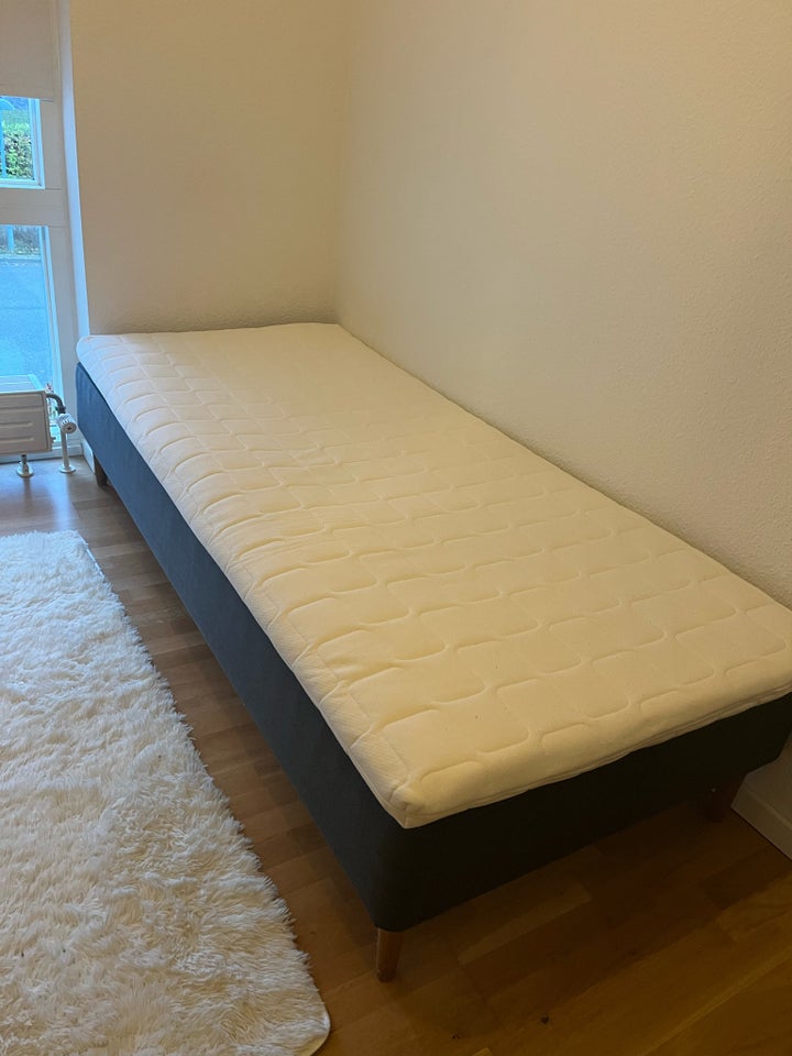 Enkeltseng, Ikea, b: 90 l: 200 h: 45