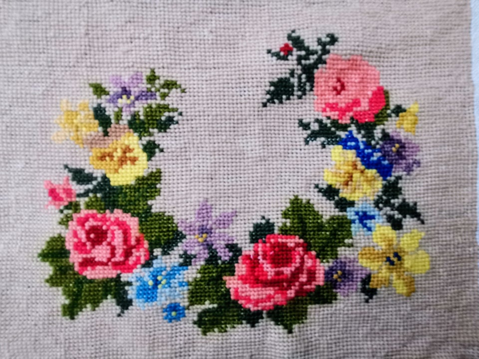 Broderi, Blomsterkrans. Vintage