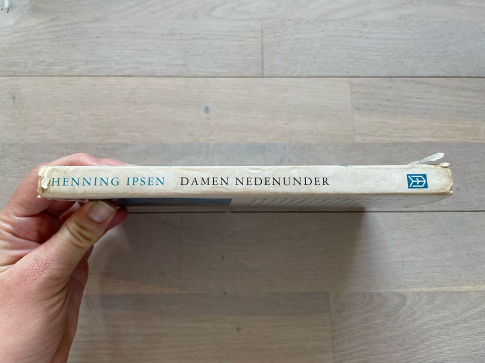 Damen nedenunder, -, genre: roman