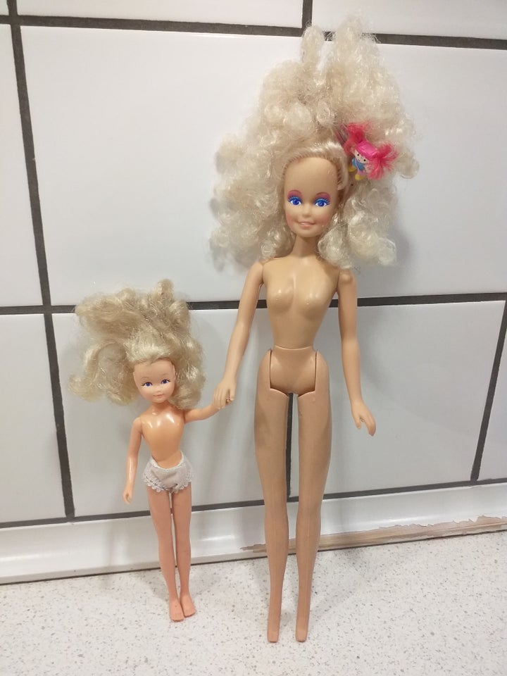 Barbie, 'Sindy, Sandy  Dolly'