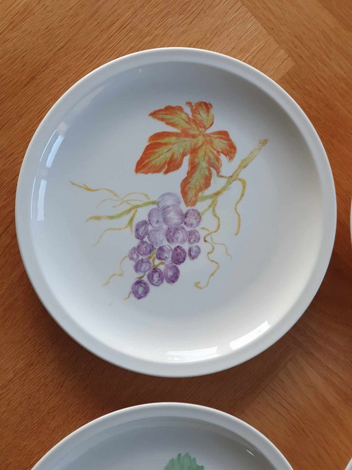 Porcelæn 4 Tallerkener D 21 cm