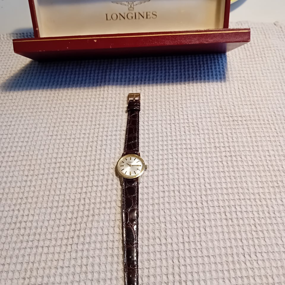 Smukt Longines dameur.