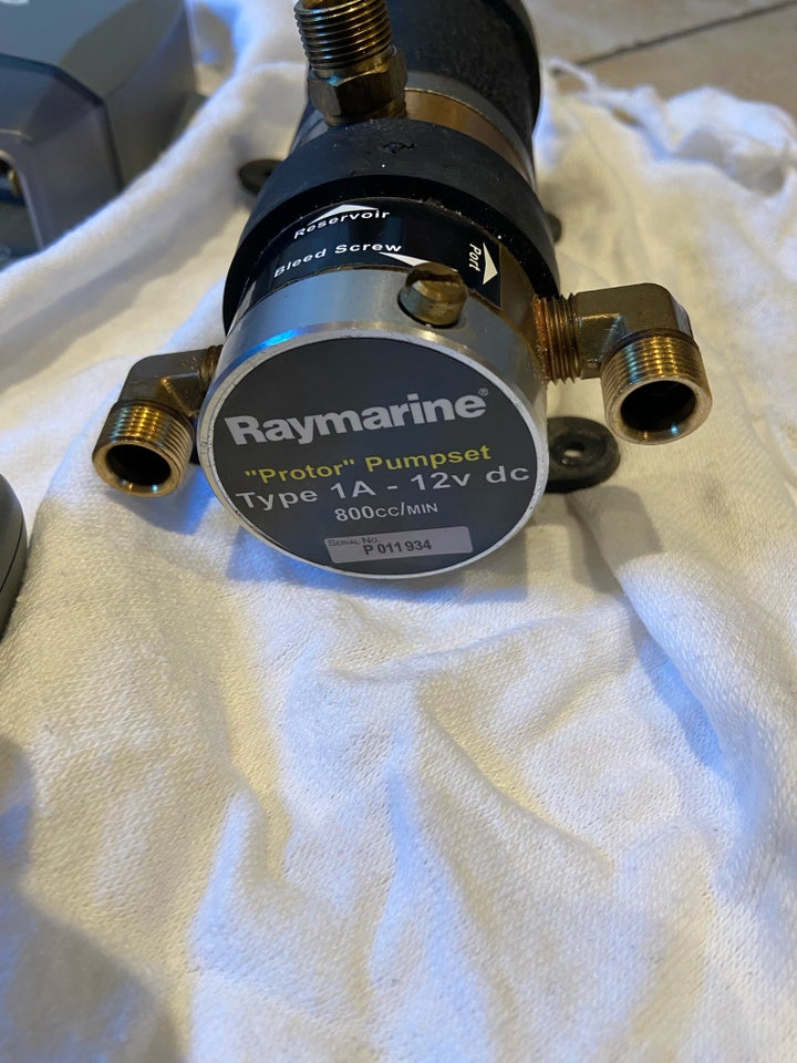 Raymarine S1000 smart pilot...