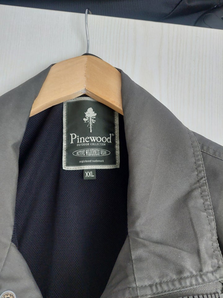 Vest, Pinewood, str. XXL