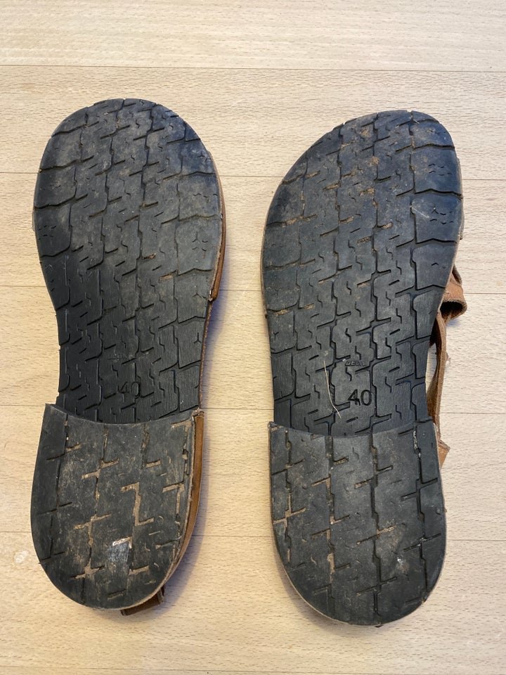 Sandaler, str. 40, Bubetti