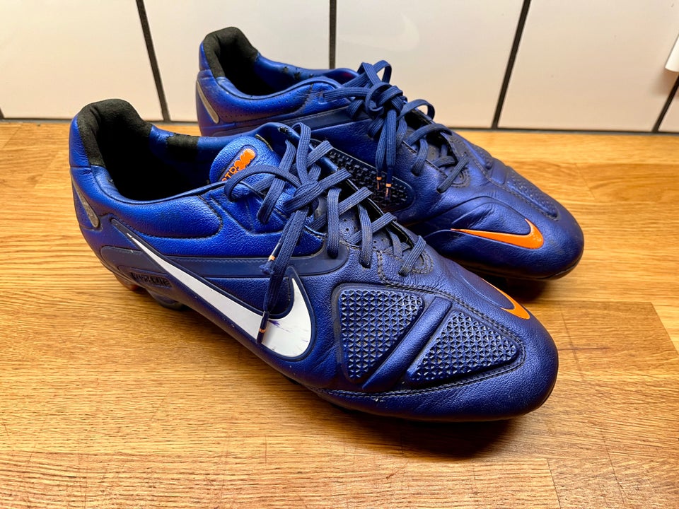 Fodboldstøvler, Nike CTR360