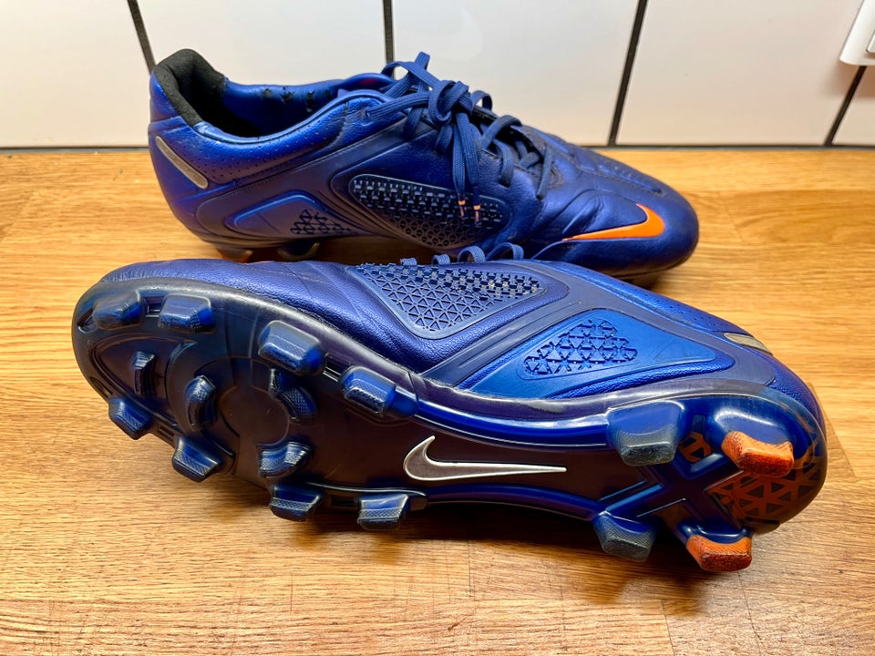 Fodboldstøvler, Nike CTR360