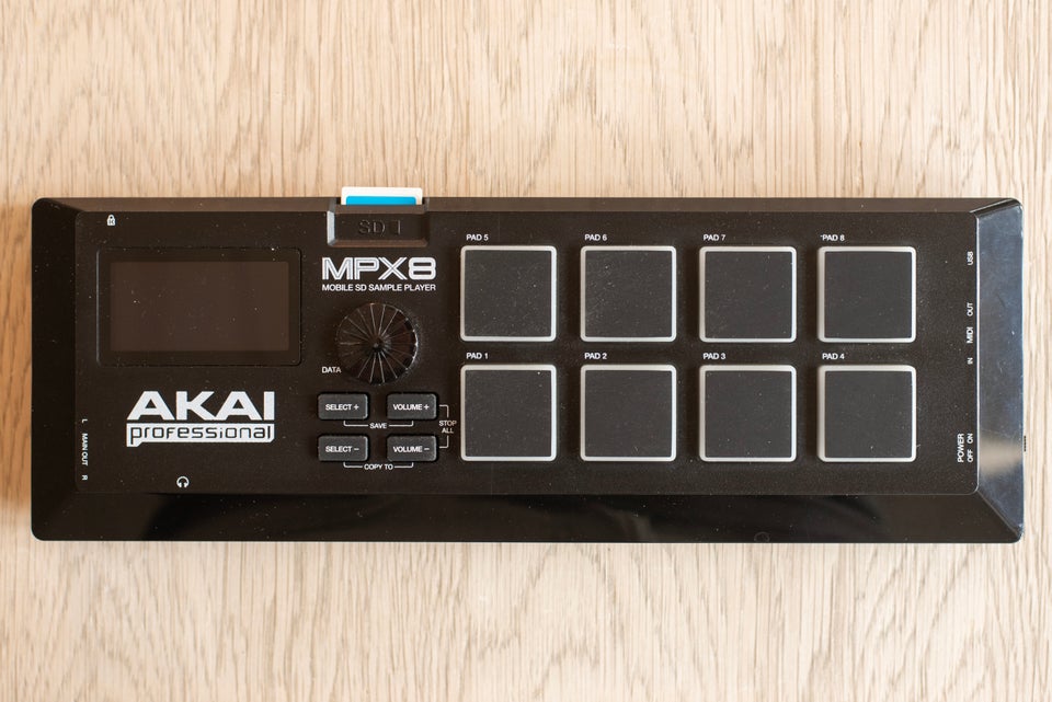 Sampler, Akai Professional MPX8 SD