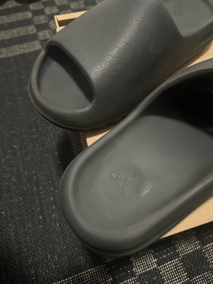 Sandaler, Yeezy Slides, str. 43