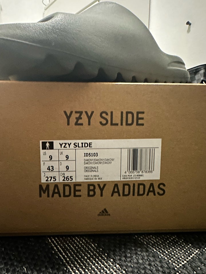 Sandaler, Yeezy Slides, str. 43