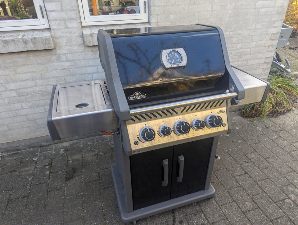 Gasgrill, Napoleon rouge 425SE