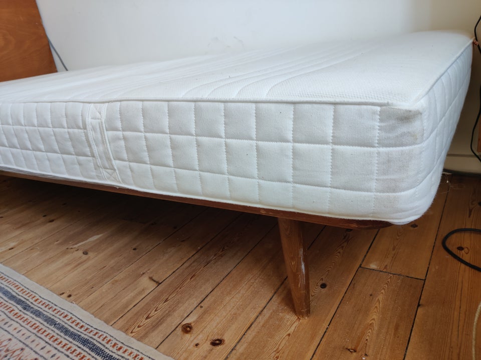 Day bed