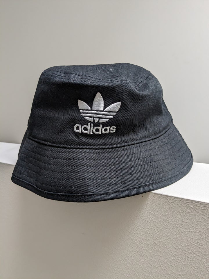 Andet, Bøllehat, Adidas